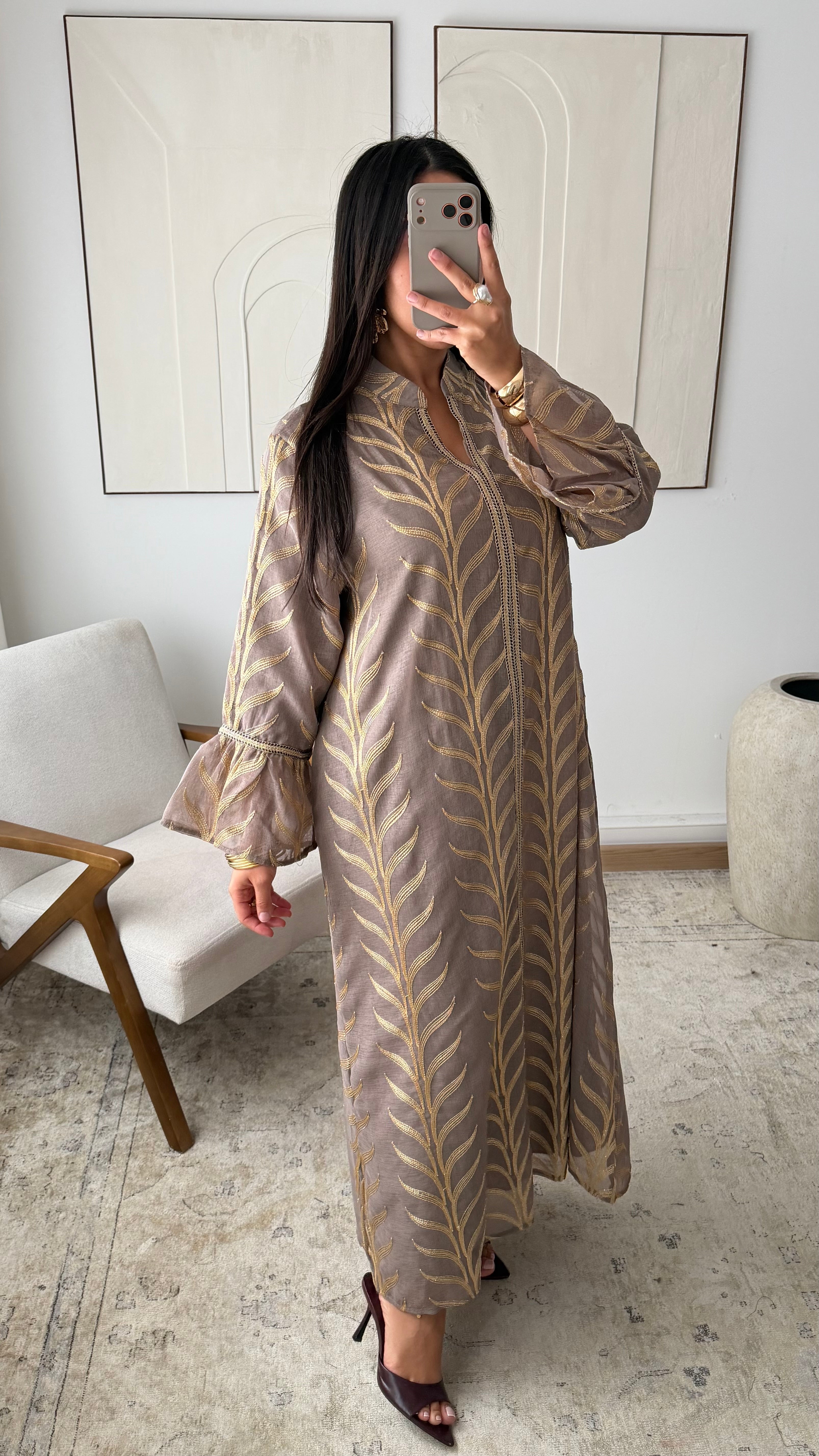 Abaya aux motifs doré