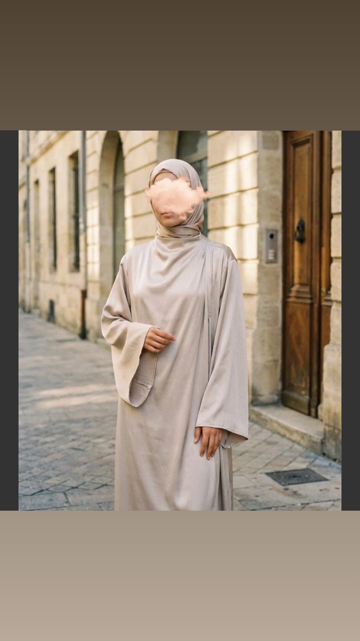 Abaya en satin perlée