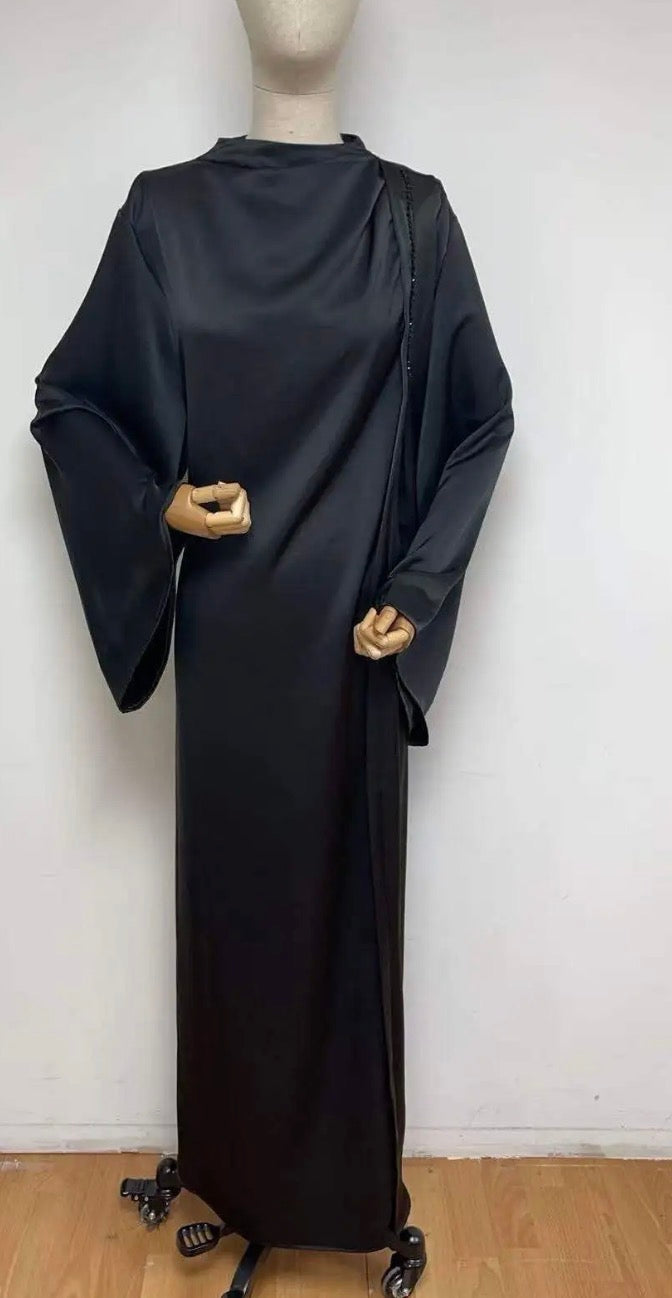 Abaya en satin perlée