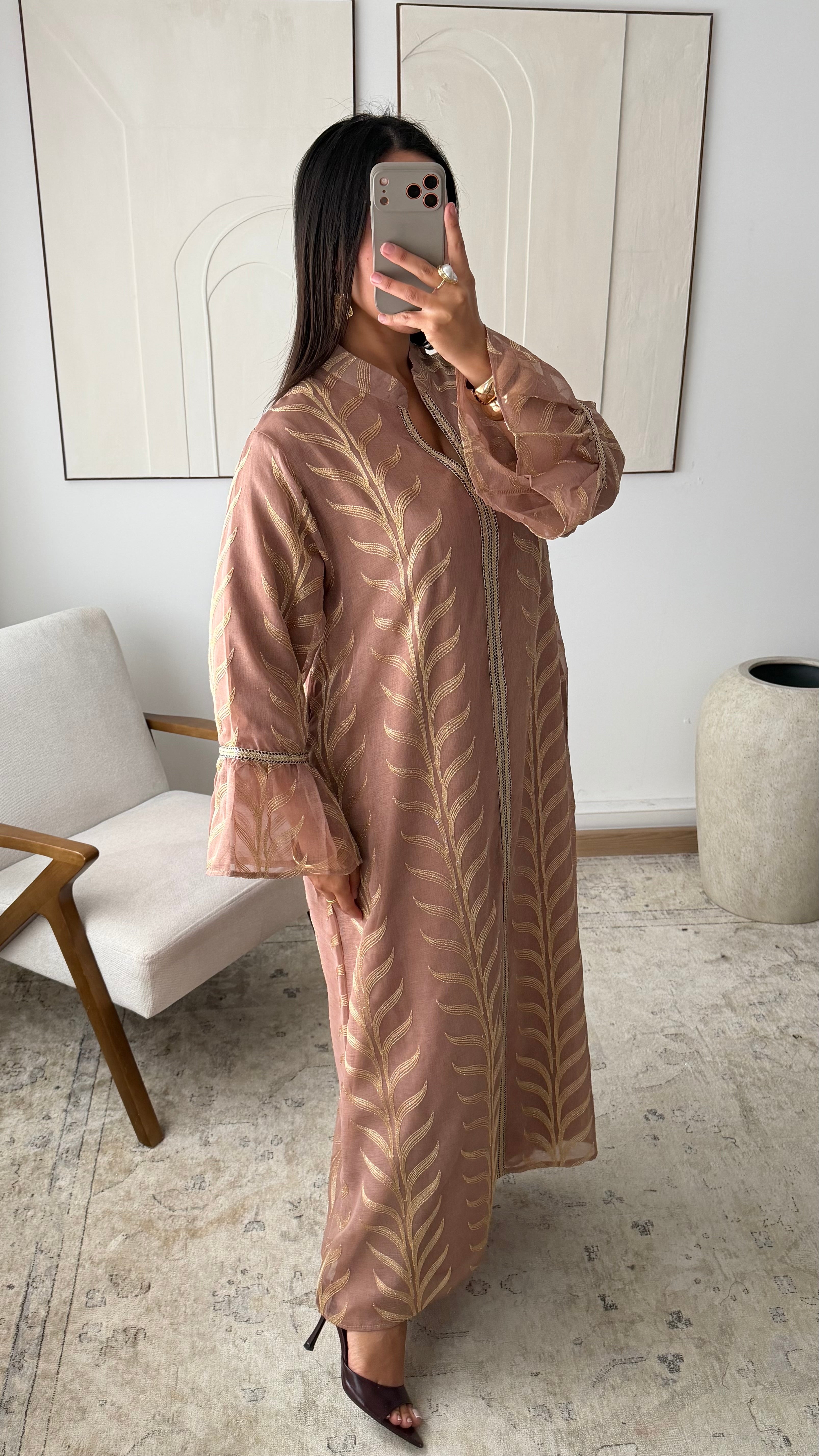Abaya aux motifs doré