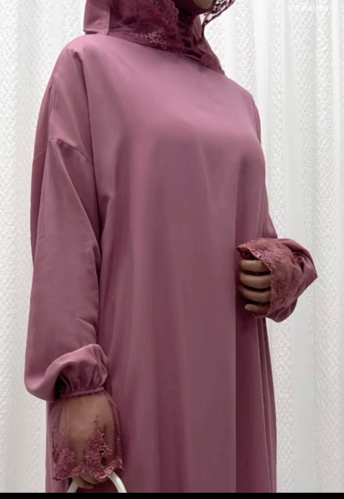 Robe de prière avec détail en dentelle