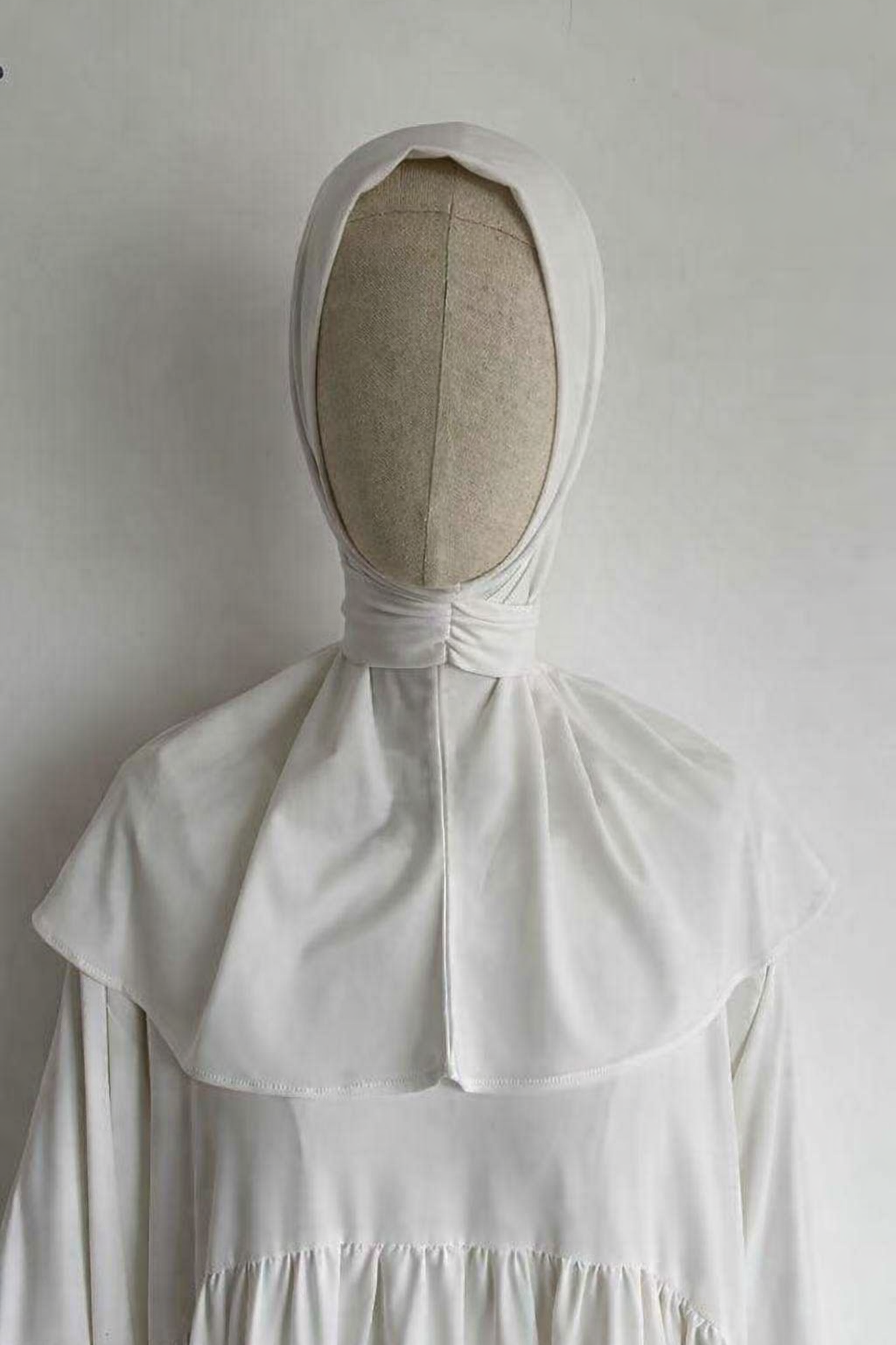 Bonnet cagoule à boutons